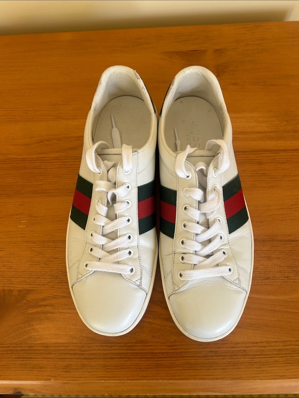 Gucci White Leather Low-Top Sneakers with Green & Red Stripes